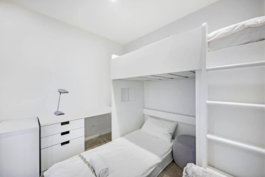 Convenient 3br Close To Airport & Mascot Station