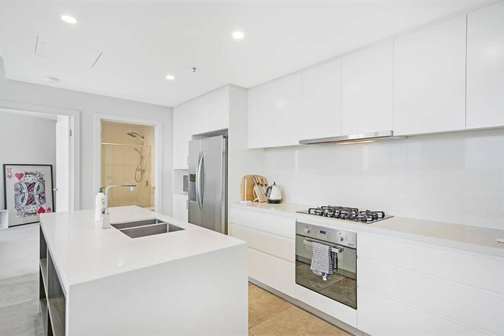 Convenient 3br Close To Airport & Mascot Station Apartment Sydney