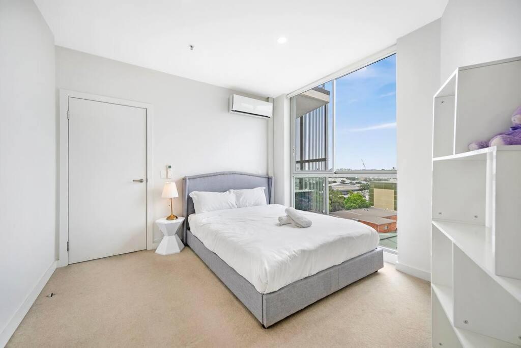 Convenient 3br Close To Airport & Mascot Station Apartment *